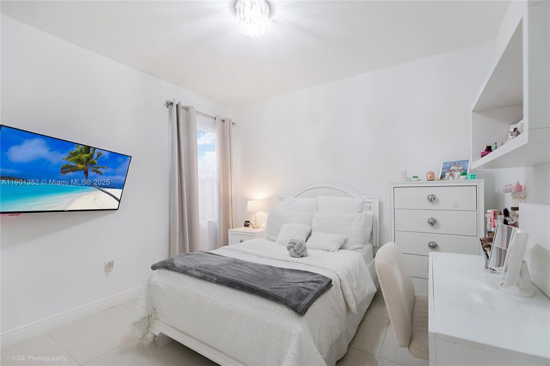 For Sale: $1,070,000 (4 beds, 3 baths, 2548 Square Feet)