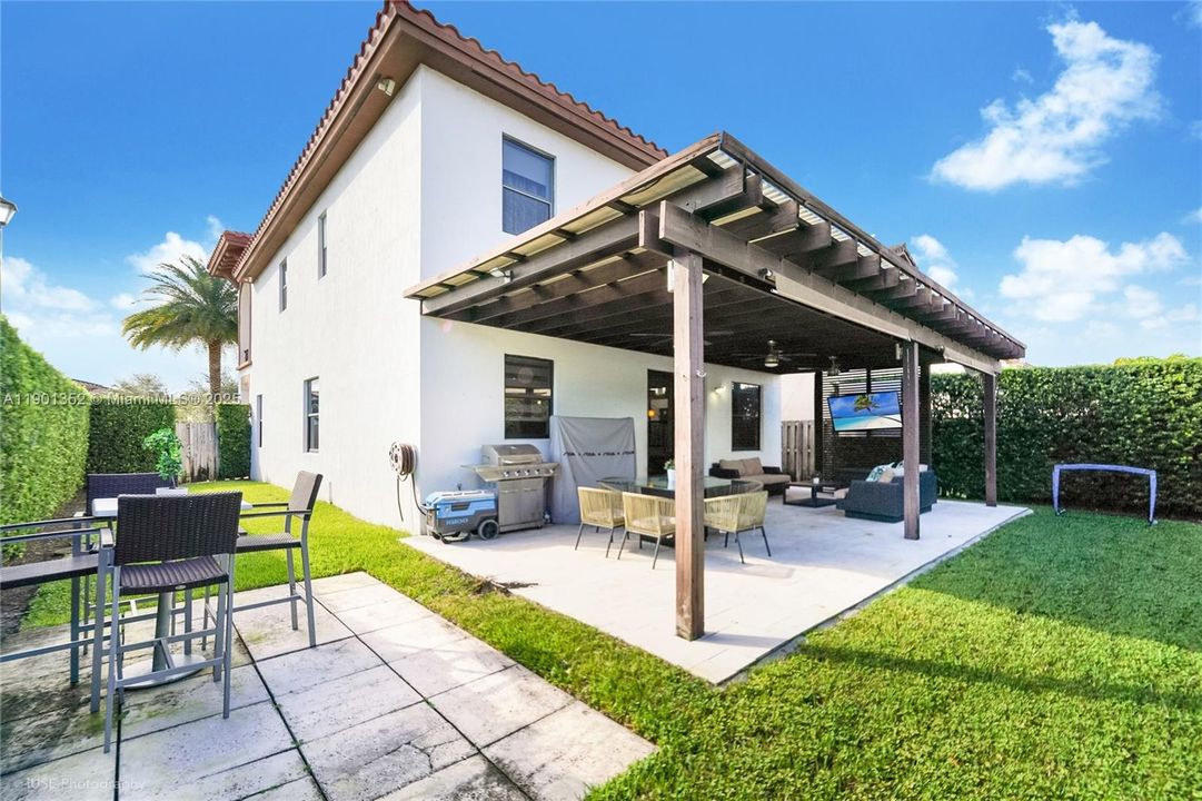 For Sale: $1,070,000 (4 beds, 3 baths, 2548 Square Feet)