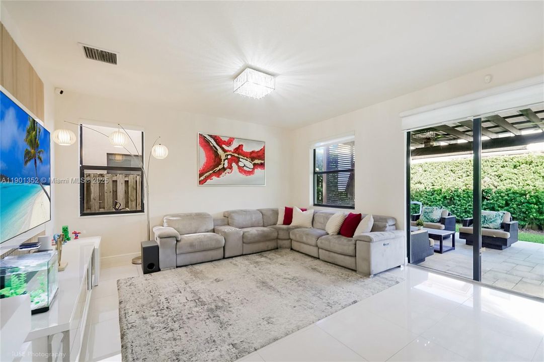 For Sale: $1,070,000 (4 beds, 3 baths, 2548 Square Feet)