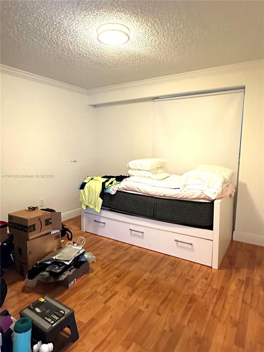 For Sale: $280,000 (2 beds, 2 baths, 760 Square Feet)