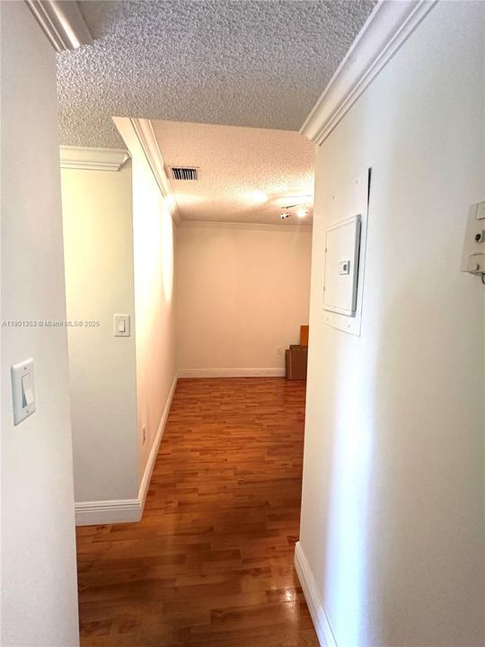 For Sale: $280,000 (2 beds, 2 baths, 760 Square Feet)