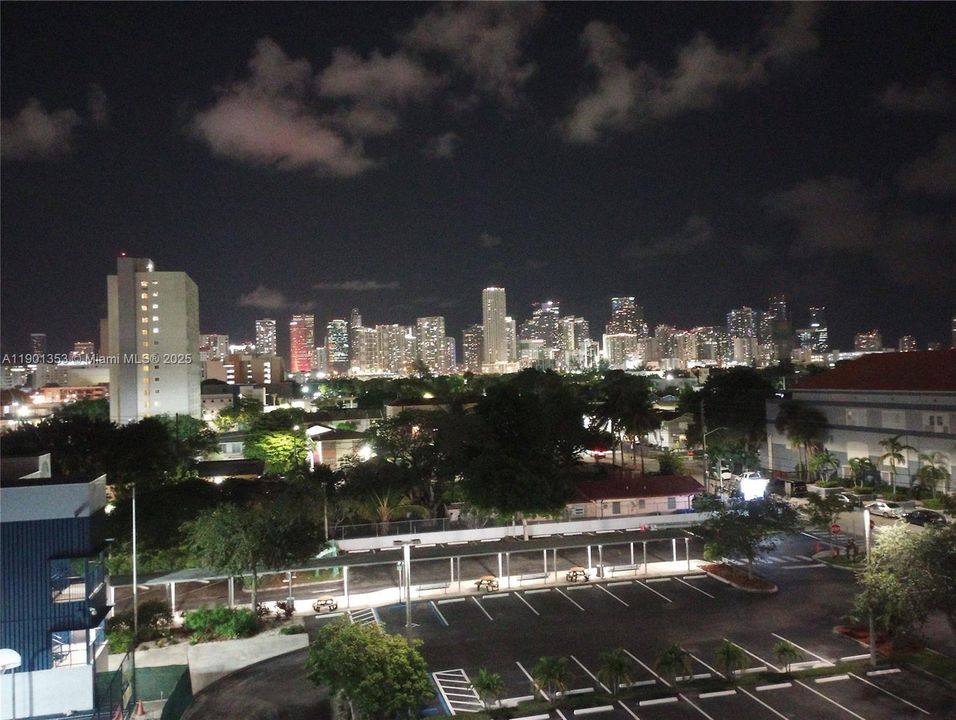 For Sale: $280,000 (2 beds, 2 baths, 760 Square Feet)