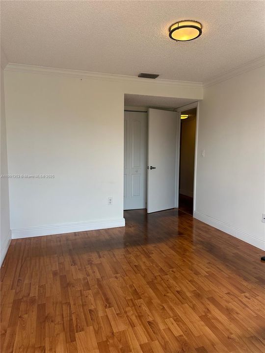 For Sale: $280,000 (2 beds, 2 baths, 760 Square Feet)