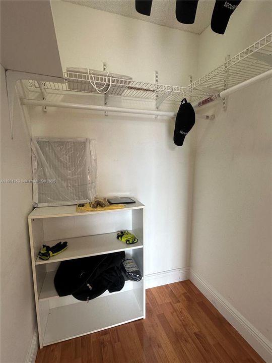 For Sale: $280,000 (2 beds, 2 baths, 760 Square Feet)