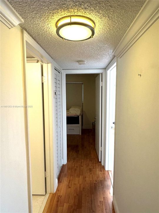 For Sale: $280,000 (2 beds, 2 baths, 760 Square Feet)