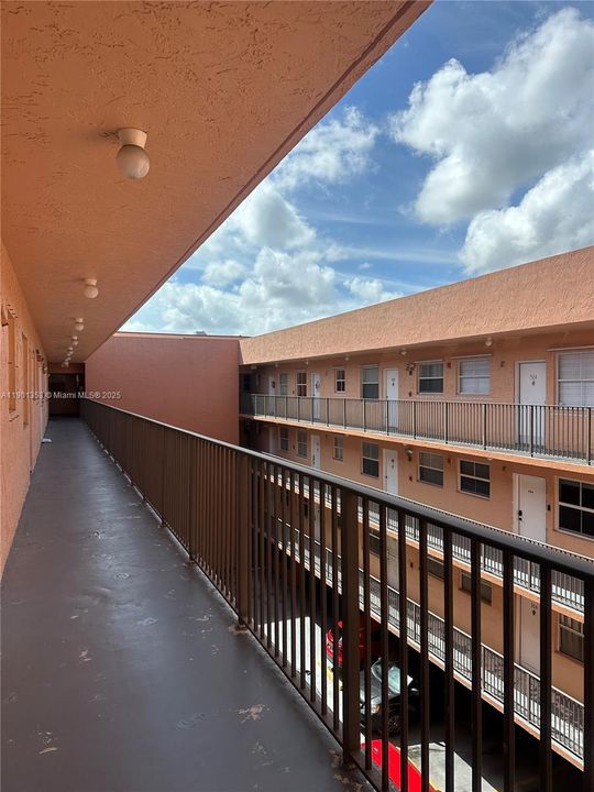 For Sale: $280,000 (2 beds, 2 baths, 760 Square Feet)