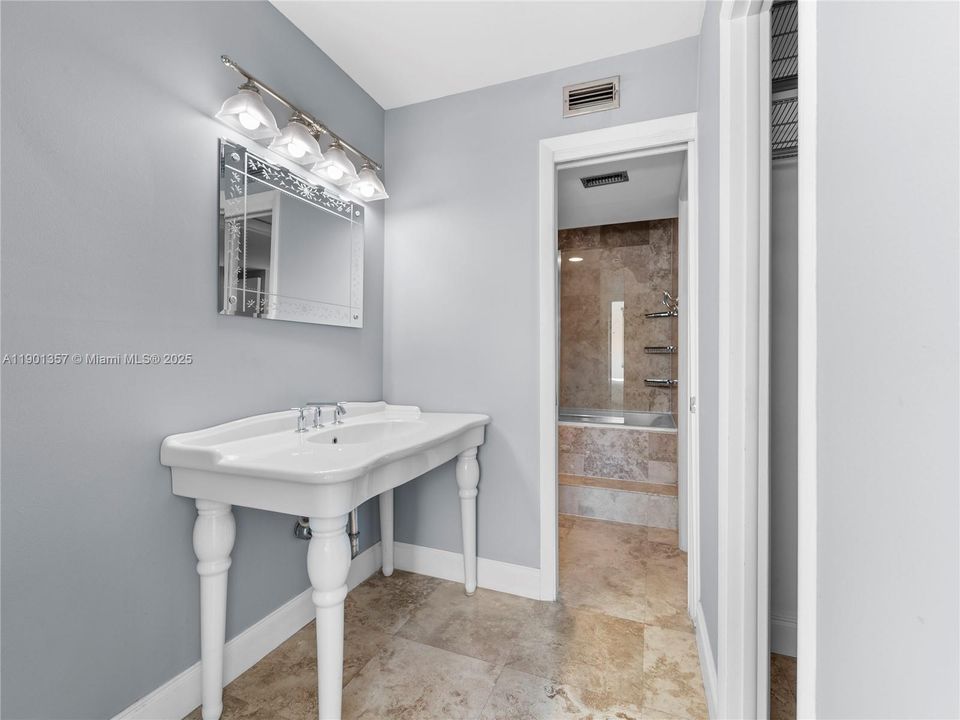 En Venta: $499,000 (1 camas, 1 baños, 950 Pies cuadrados)