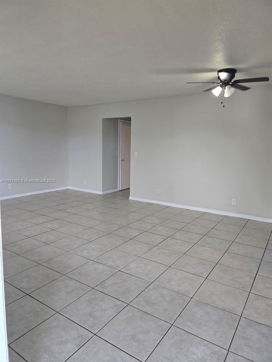 Под контрактом: $1,500 (1 спален, 1 ванн, 730 Квадратных фут)