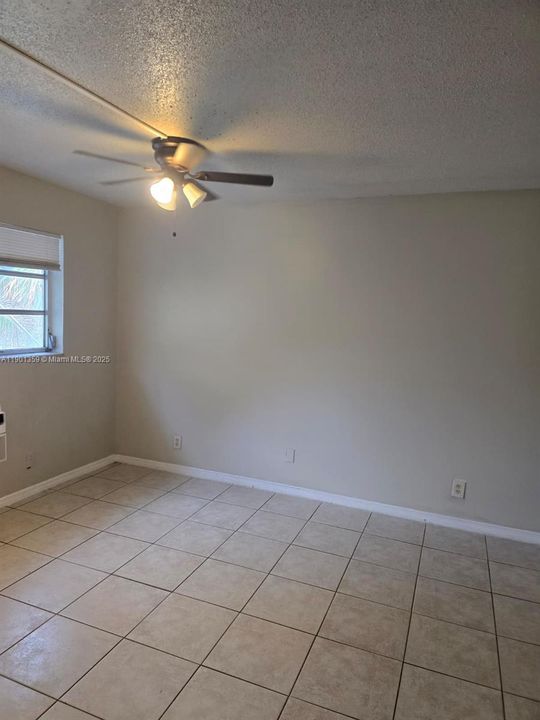 Под контрактом: $1,500 (1 спален, 1 ванн, 730 Квадратных фут)