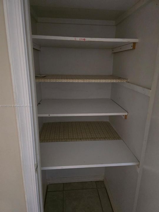 Под контрактом: $1,500 (1 спален, 1 ванн, 730 Квадратных фут)