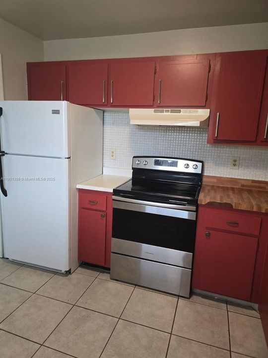 Под контрактом: $1,500 (1 спален, 1 ванн, 730 Квадратных фут)