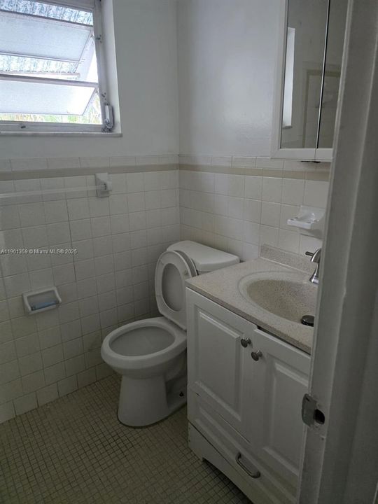 Под контрактом: $1,500 (1 спален, 1 ванн, 730 Квадратных фут)