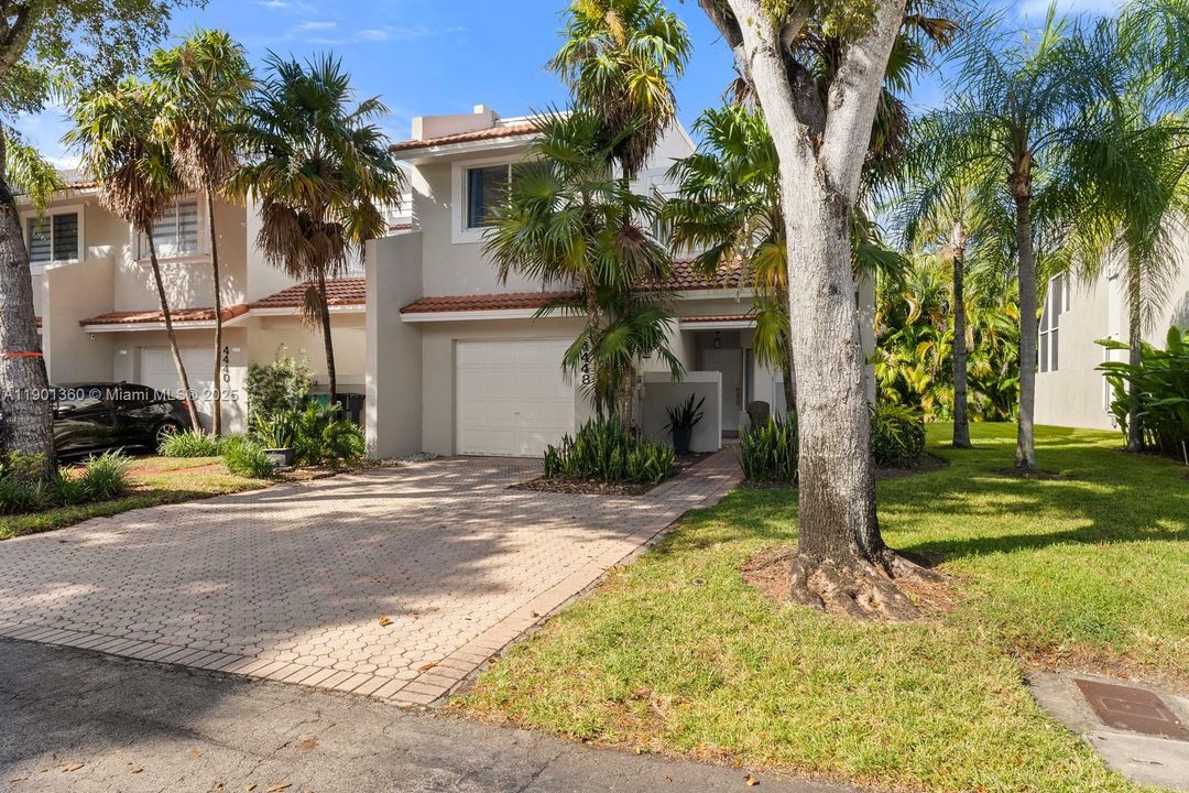 Recently Rented: $3,950 (3 beds, 2 baths, 1898 Square Feet)