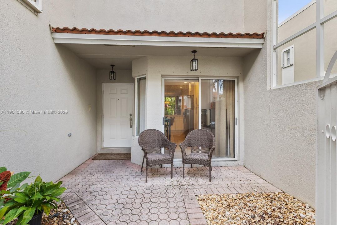 Recently Rented: $3,950 (3 beds, 2 baths, 1898 Square Feet)