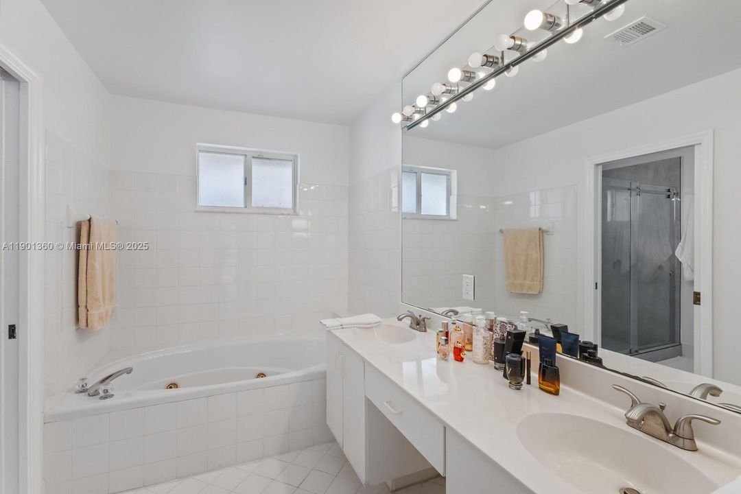 Recently Rented: $3,950 (3 beds, 2 baths, 1898 Square Feet)