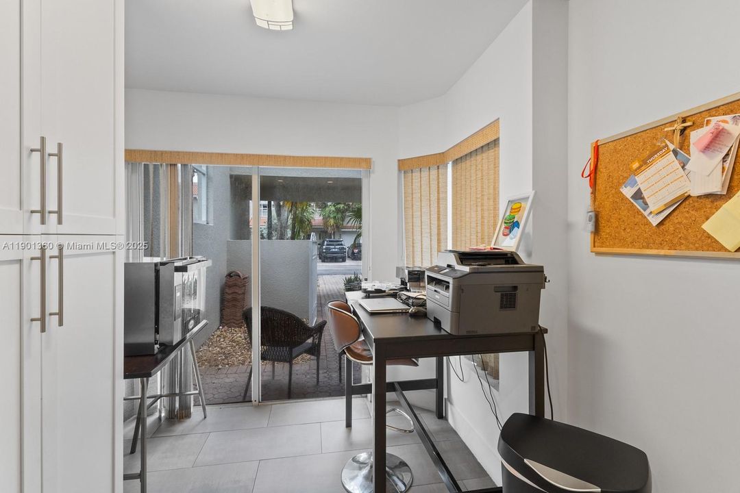 Recently Rented: $3,950 (3 beds, 2 baths, 1898 Square Feet)