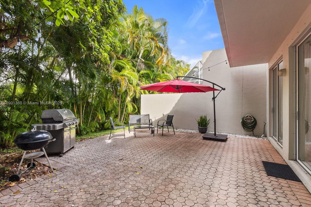 Recently Rented: $3,950 (3 beds, 2 baths, 1898 Square Feet)