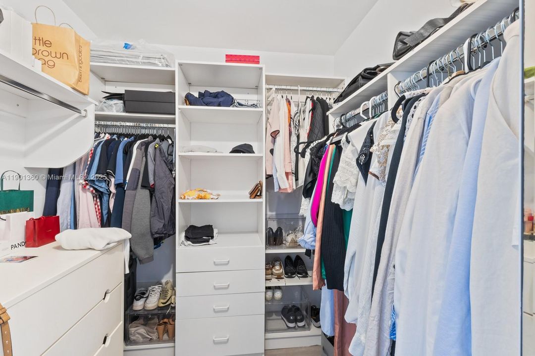 Recently Rented: $3,950 (3 beds, 2 baths, 1898 Square Feet)