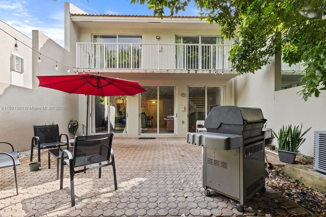 Recently Rented: $3,950 (3 beds, 2 baths, 1898 Square Feet)