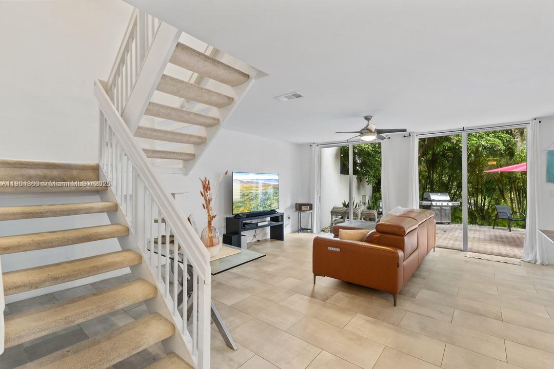 Recently Rented: $3,950 (3 beds, 2 baths, 1898 Square Feet)