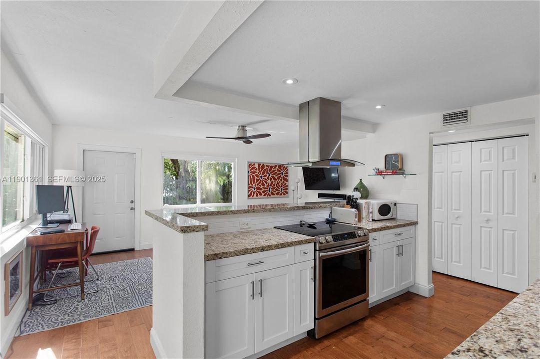 待售: $699,000 (1 贝兹, 1 浴室, 680 平方英尺)