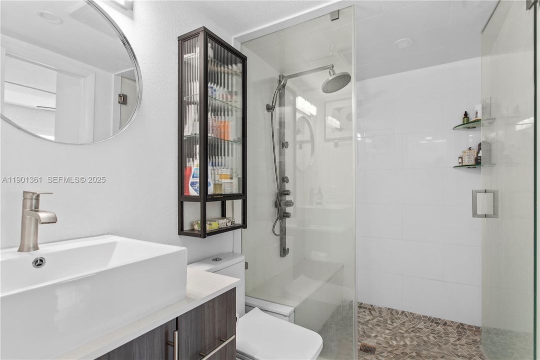 待售: $699,000 (1 贝兹, 1 浴室, 680 平方英尺)