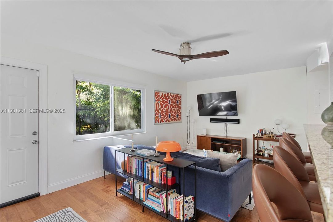 待售: $699,000 (1 贝兹, 1 浴室, 680 平方英尺)