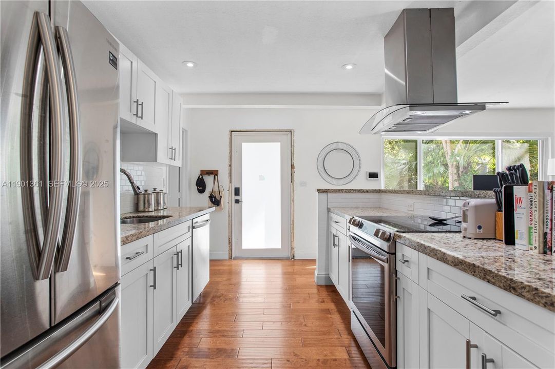 待售: $699,000 (1 贝兹, 1 浴室, 680 平方英尺)