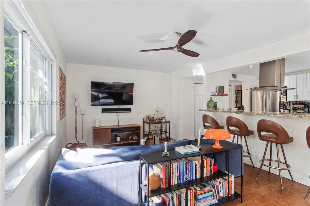 待售: $699,000 (1 贝兹, 1 浴室, 680 平方英尺)