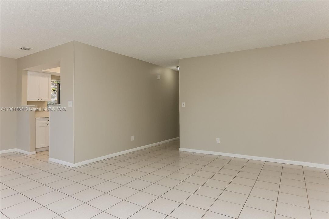 最近租的: $2,935 (3 贝兹, 2 浴室, 1404 平方英尺)