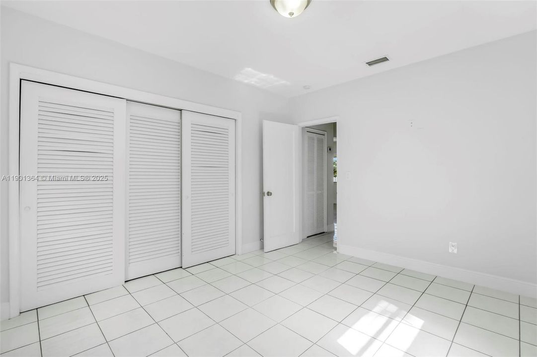 Active With Contract: $2,400 (2 beds, 1 baths, 1655 Square Feet)