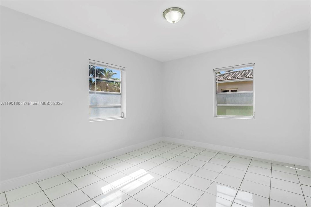 Active With Contract: $2,400 (2 beds, 1 baths, 1655 Square Feet)