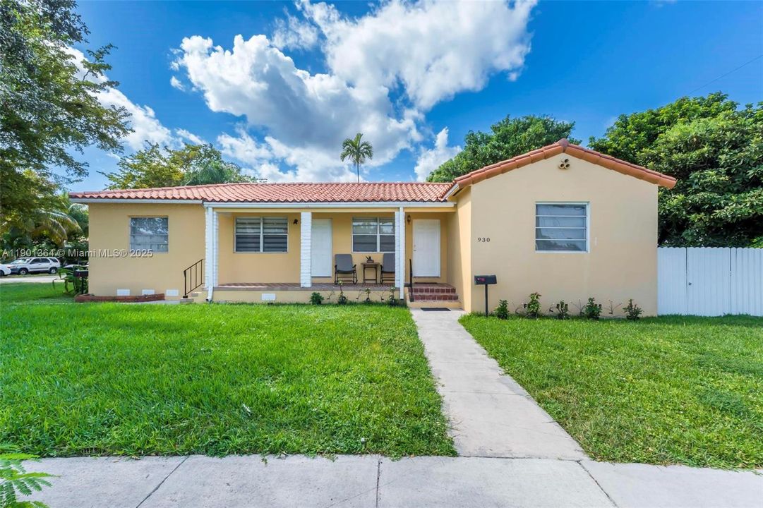 Active With Contract: $2,400 (2 beds, 1 baths, 1655 Square Feet)