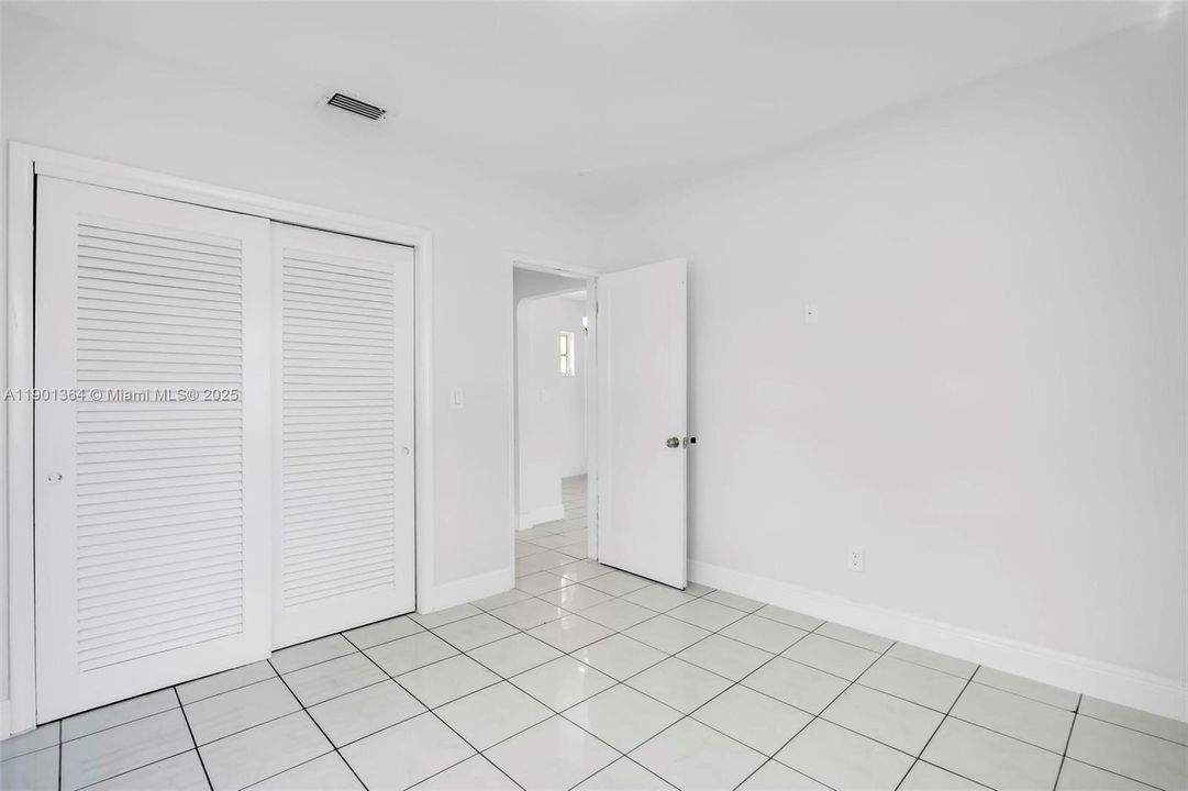 Active With Contract: $2,400 (2 beds, 1 baths, 1655 Square Feet)