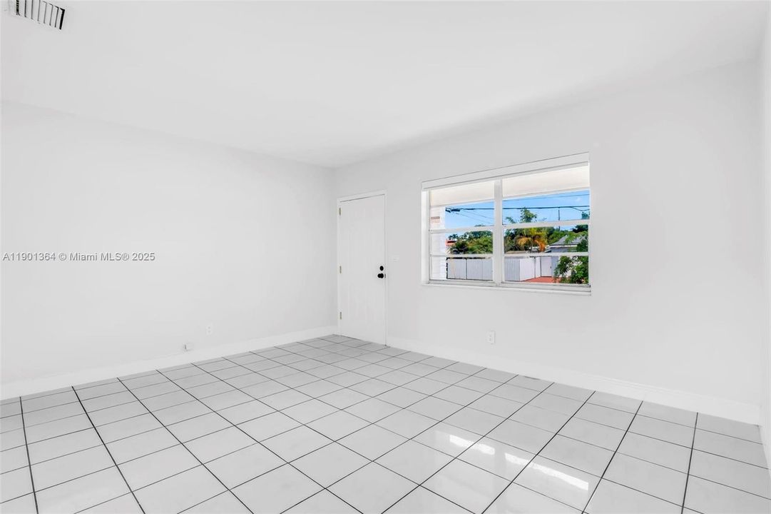 Active With Contract: $2,400 (2 beds, 1 baths, 1655 Square Feet)