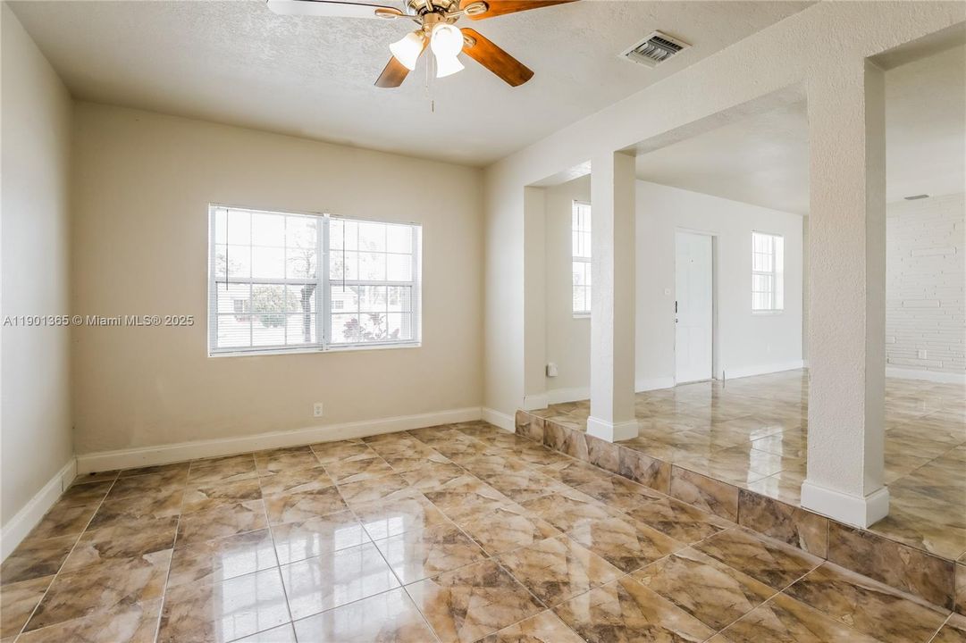 For Rent: $2,945 (3 beds, 2 baths, 1396 Square Feet)