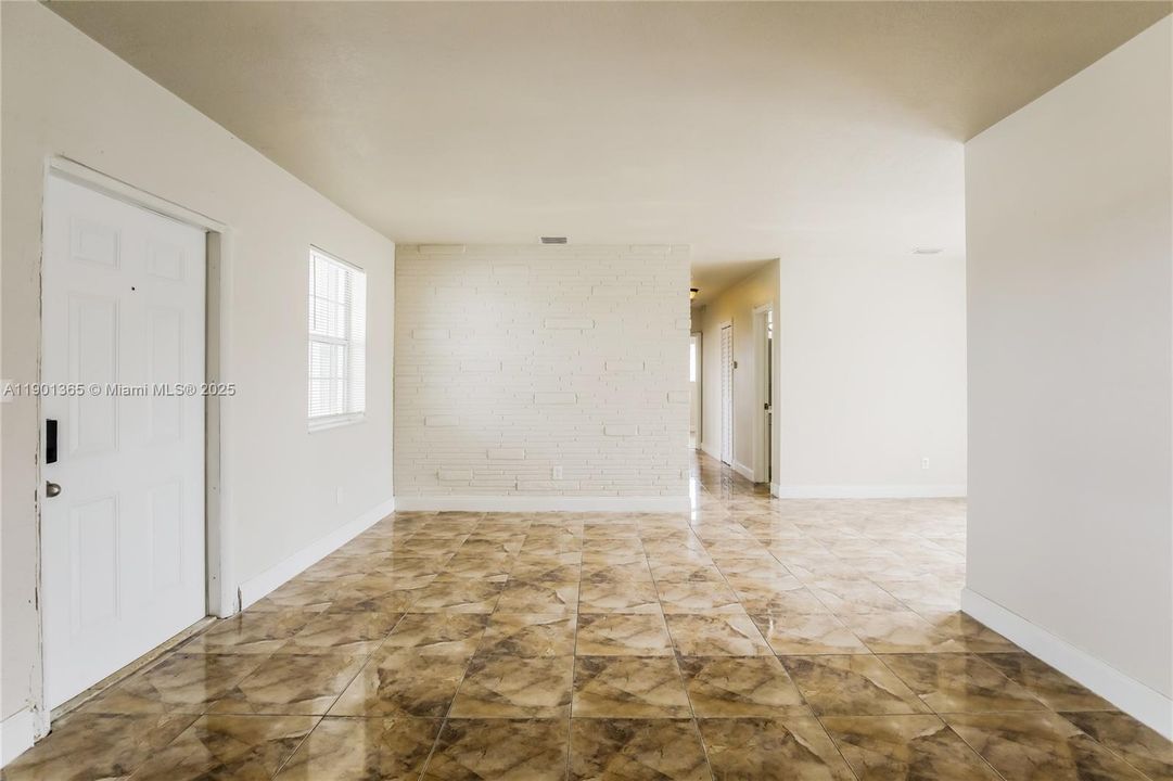 For Rent: $2,945 (3 beds, 2 baths, 1396 Square Feet)