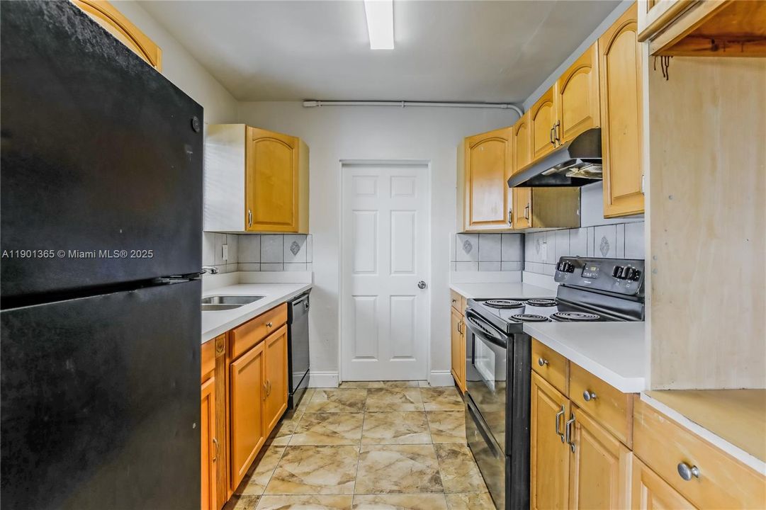 For Rent: $2,945 (3 beds, 2 baths, 1396 Square Feet)