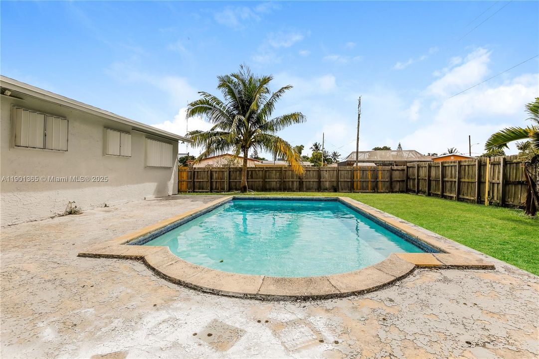 For Rent: $2,945 (3 beds, 2 baths, 1396 Square Feet)