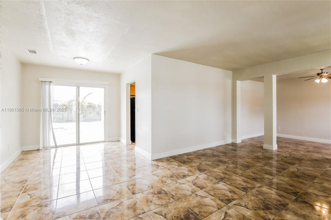 For Rent: $2,945 (3 beds, 2 baths, 1396 Square Feet)