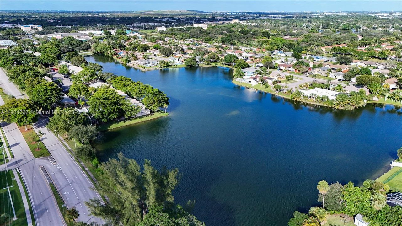 待售: $339,900 (2 贝兹, 1 浴室, 1224 平方英尺)