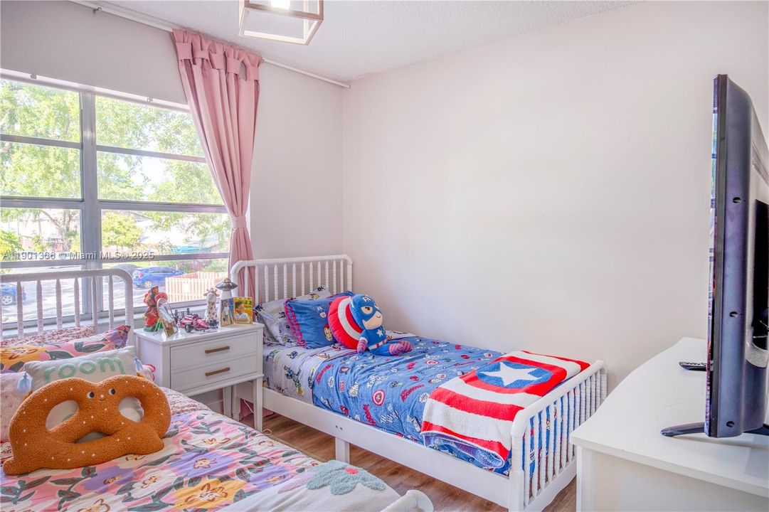 待售: $339,900 (2 贝兹, 1 浴室, 1224 平方英尺)