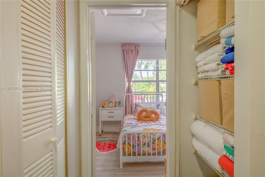 待售: $339,900 (2 贝兹, 1 浴室, 1224 平方英尺)