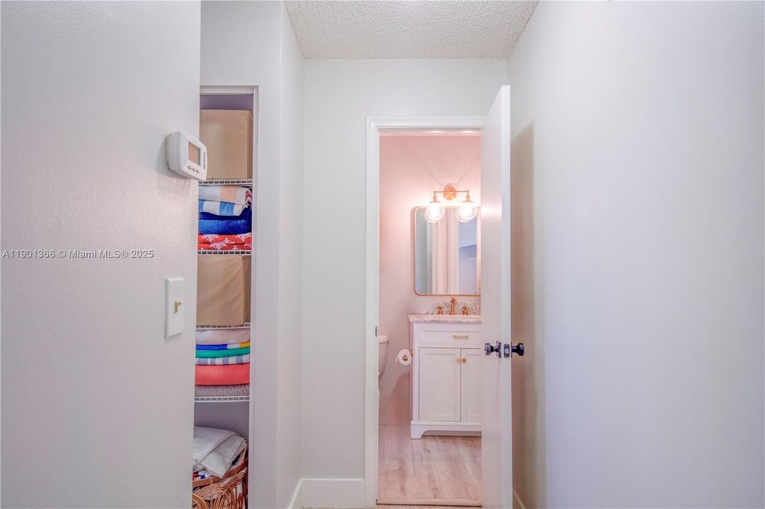 待售: $339,900 (2 贝兹, 1 浴室, 1224 平方英尺)