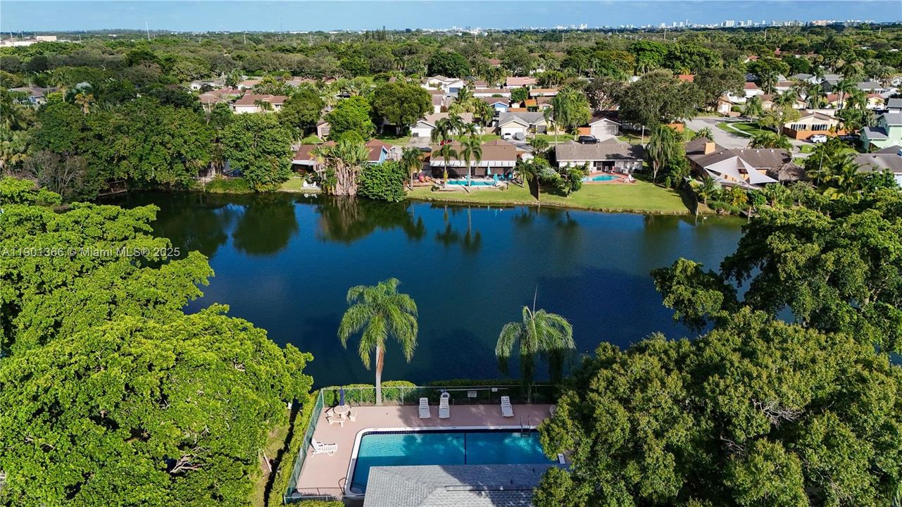 待售: $339,900 (2 贝兹, 1 浴室, 1224 平方英尺)