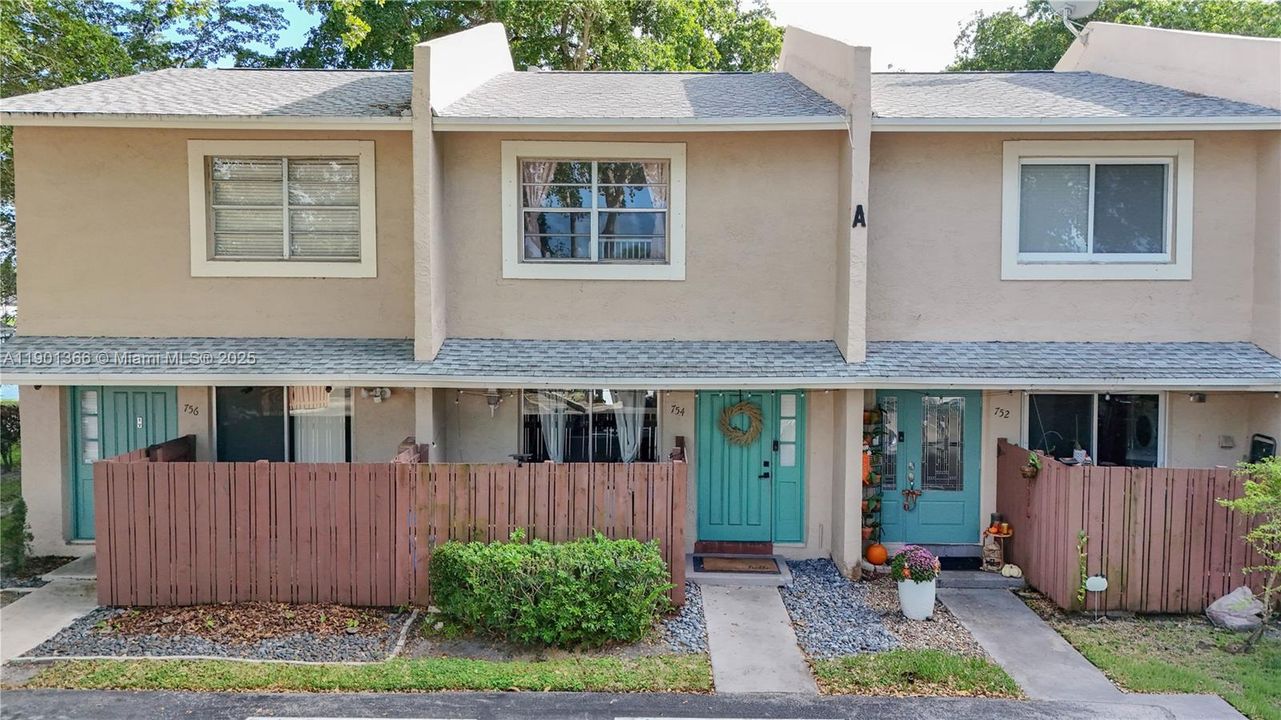 待售: $339,900 (2 贝兹, 1 浴室, 1224 平方英尺)