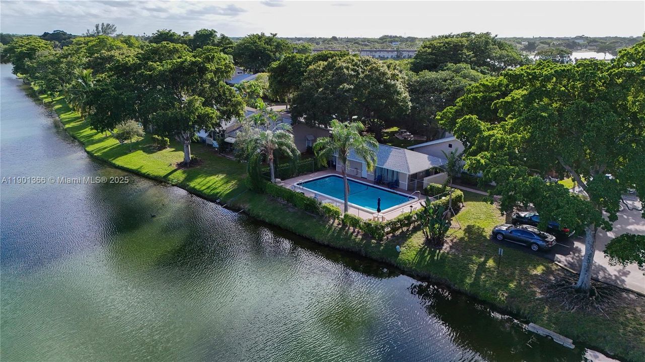 待售: $339,900 (2 贝兹, 1 浴室, 1224 平方英尺)