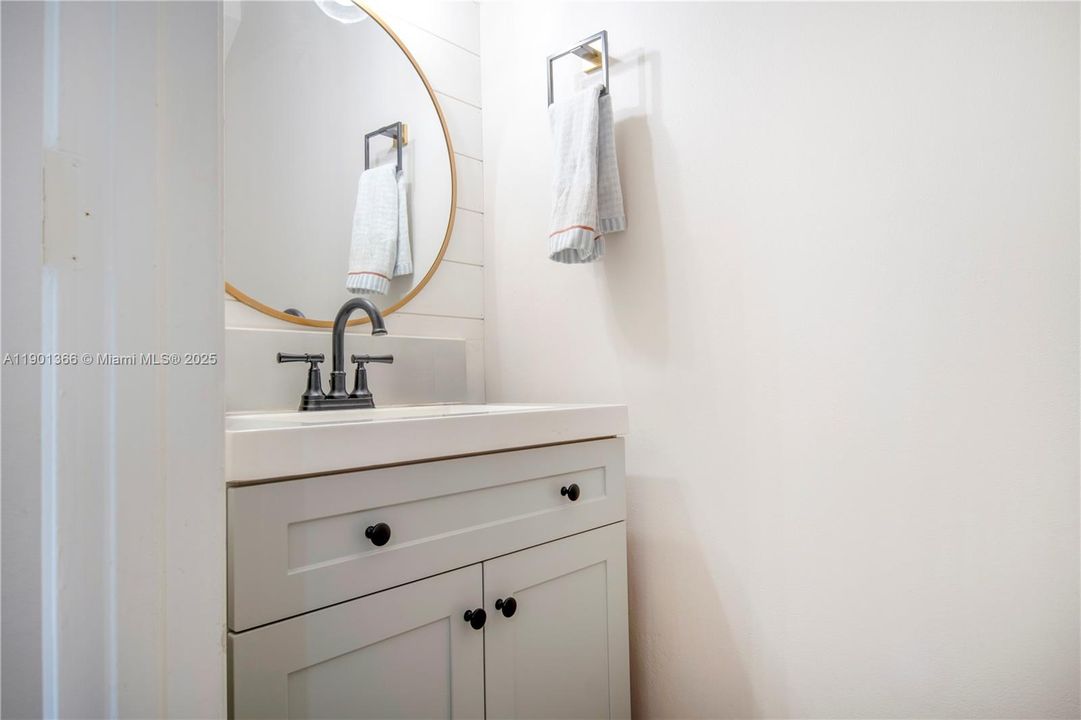 待售: $339,900 (2 贝兹, 1 浴室, 1224 平方英尺)