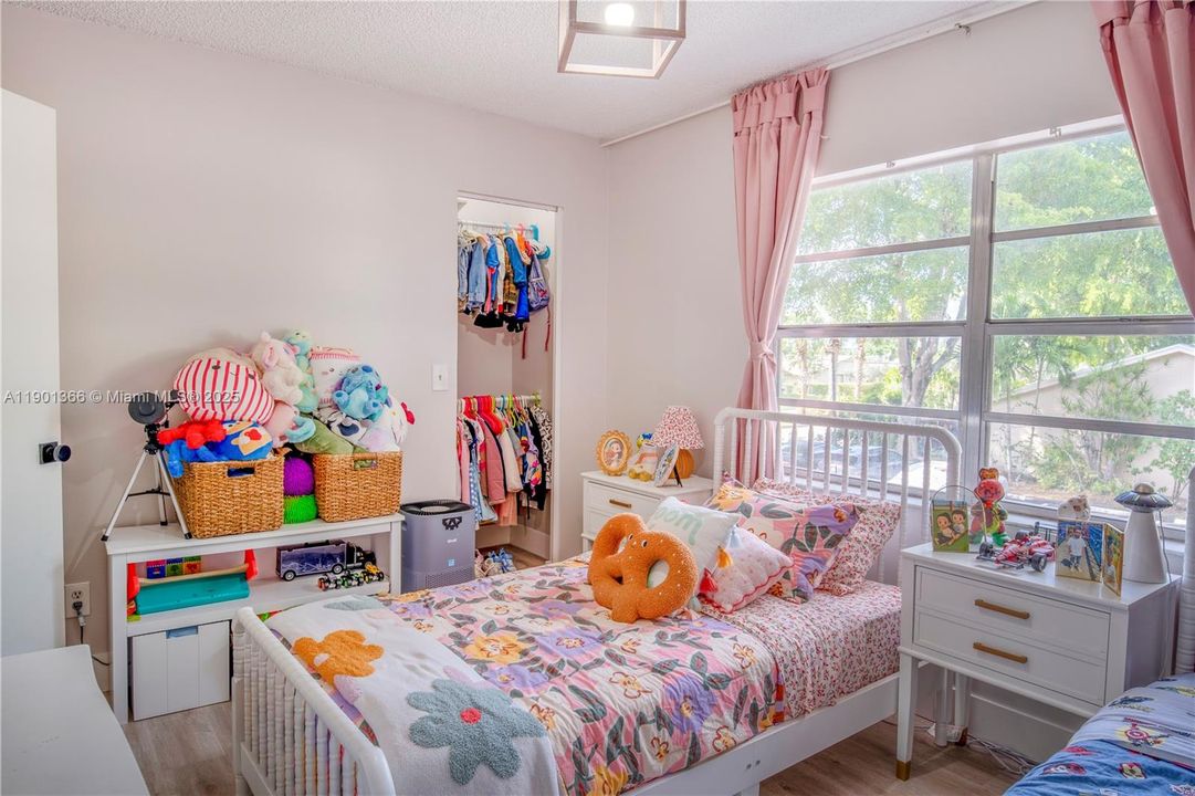 待售: $339,900 (2 贝兹, 1 浴室, 1224 平方英尺)