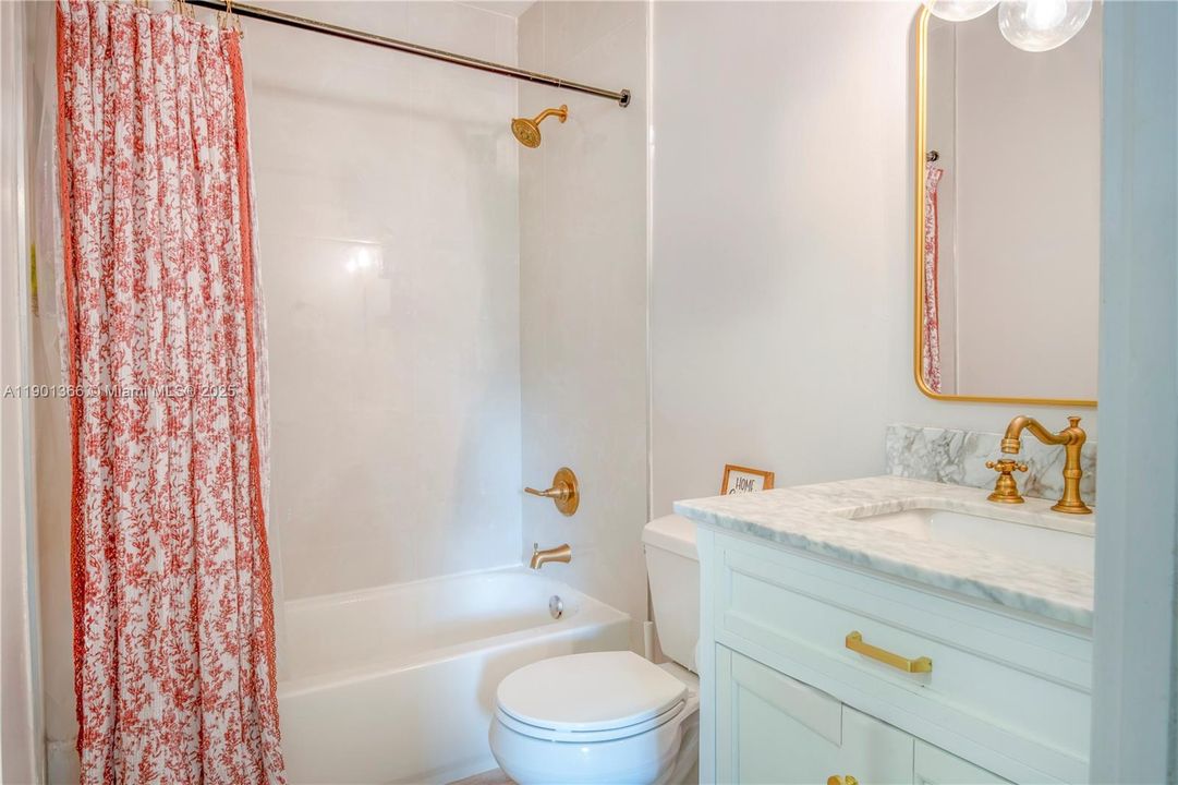 待售: $339,900 (2 贝兹, 1 浴室, 1224 平方英尺)